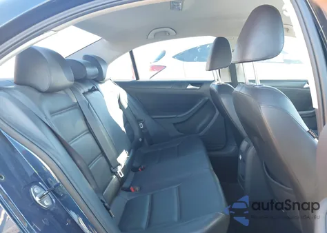 2014 Volkswagen Jetta 1.8T Se z USA, uszkodzony, nr VIN 3VWD17AJXEM425614